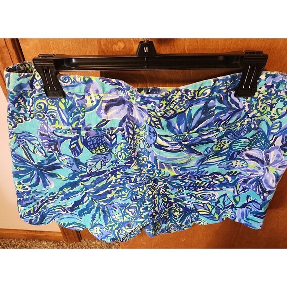Lilly Pulitzer Bennett Blue Magnolia Shorts, size 12 - Picture 7 of 8